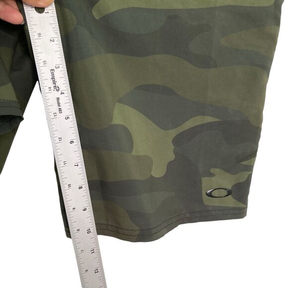 Oakley Mens Camo Board Shorts size 30 Green Poly Stretch Swim Beach Lace Up - Picture 8 of 11